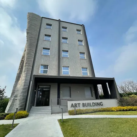 Art Building Palestra Inclusa E Parcheggio アパート